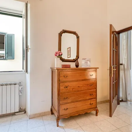 Apartment Casa Lilly La Pigna Old Town Hideaway - Happy Sanremo