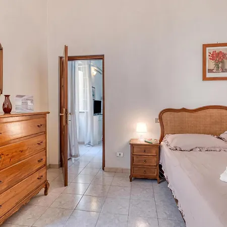 Apartment Casa Lilly La Pigna Old Town Hideaway - Happy Sanremo
